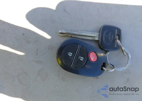 2011 Toyota Sienna Base V6 из США, поврежденный, VIN 5TDZK3DC5BS164903